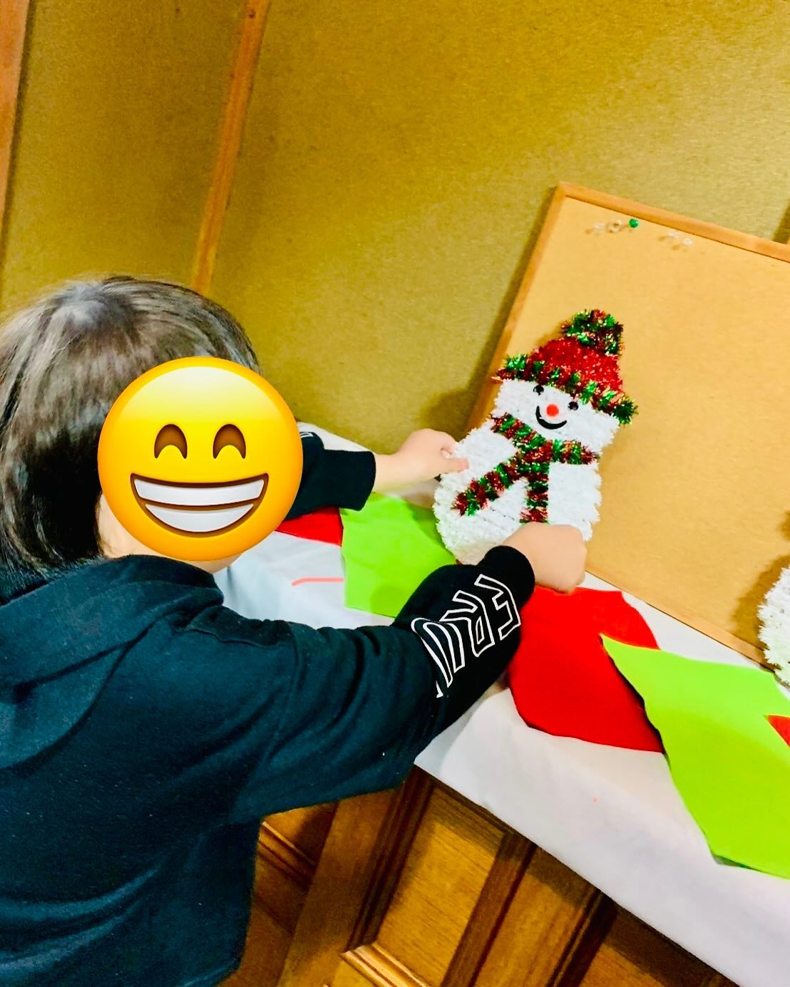 今日は皆でクリスマスの飾りつけをしました。