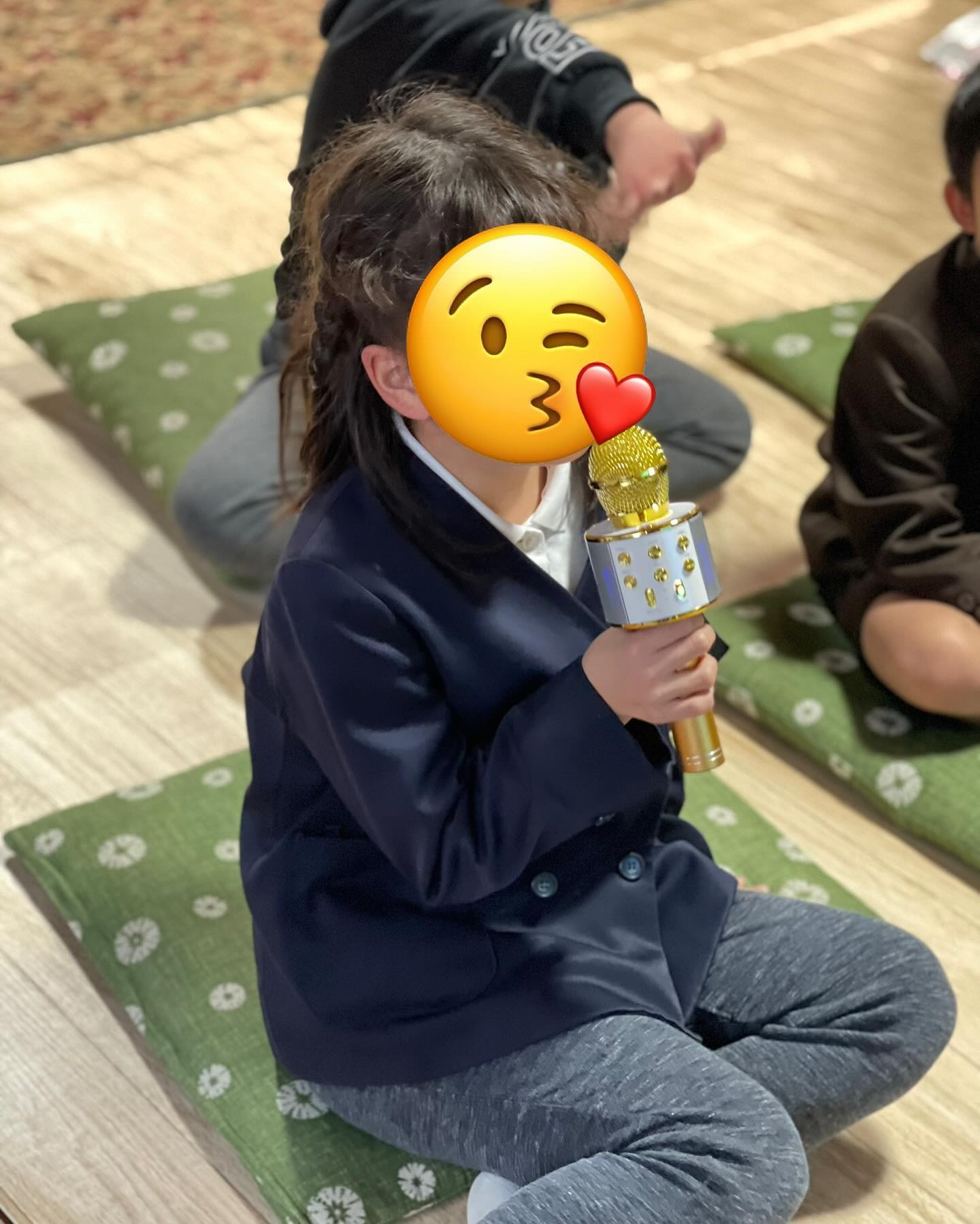 今日は皆でクリスマスの飾りつけをしました。