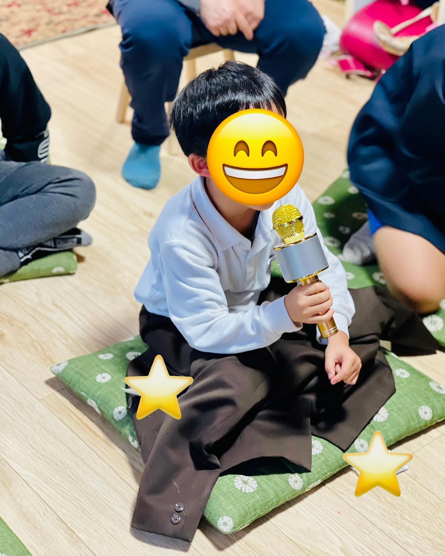 今日は皆でクリスマスの飾りつけをしました。