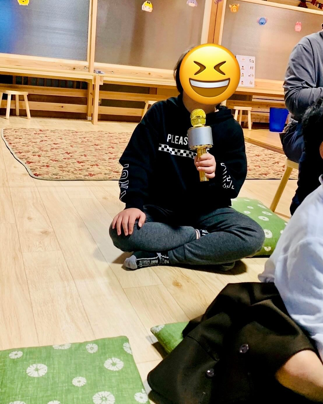 今日は皆でクリスマスの飾りつけをしました。