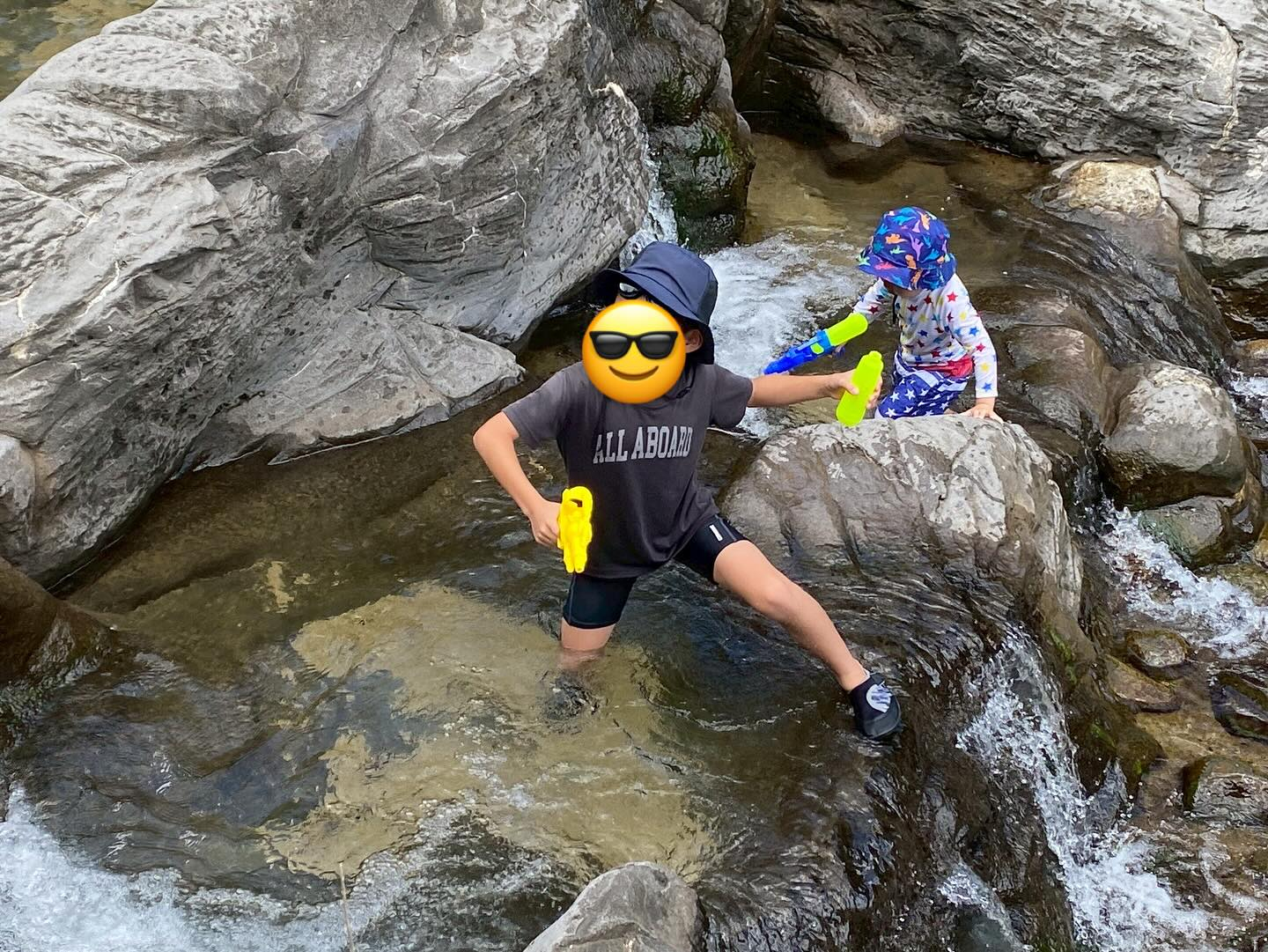 今回のお出かけは、子どもたちにとって初めての川遊び!