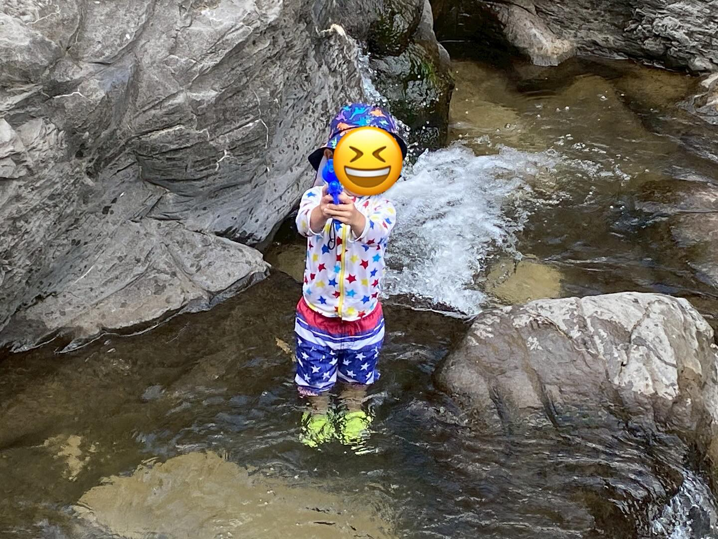 今回のお出かけは、子どもたちにとって初めての川遊び!
