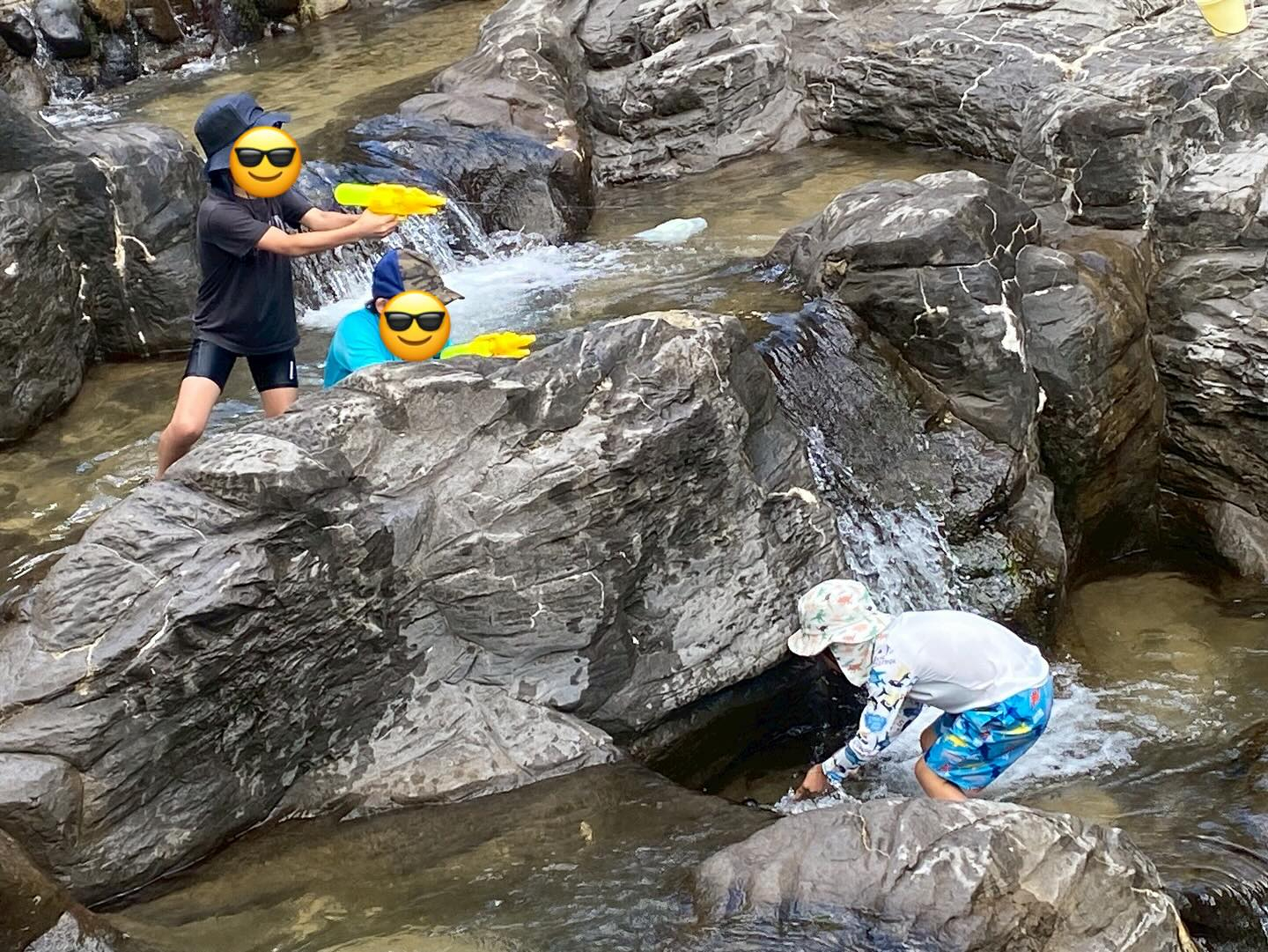今回のお出かけは、子どもたちにとって初めての川遊び!